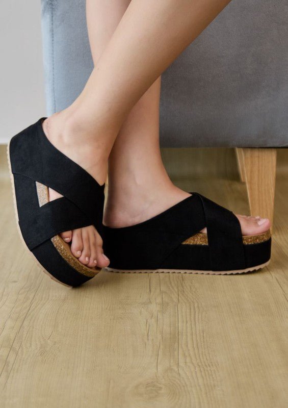 NINA CRISS-CROSS STRAPS COMFORTABLE FLATFORM - Black -
