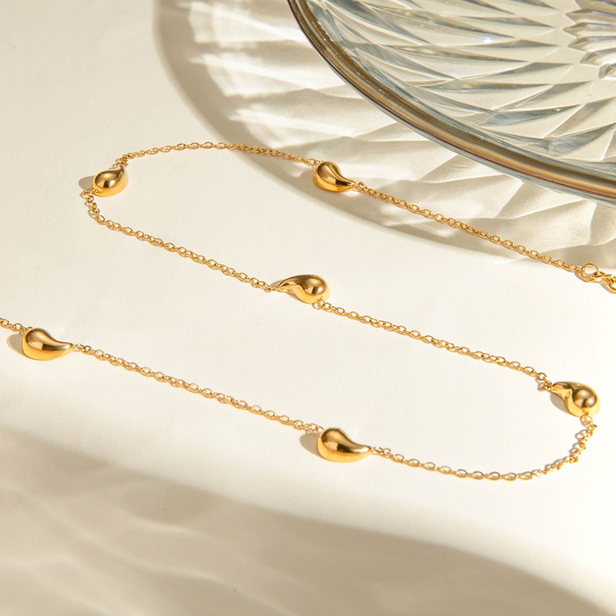 Elegant 18K Gold Chain Necklace - -