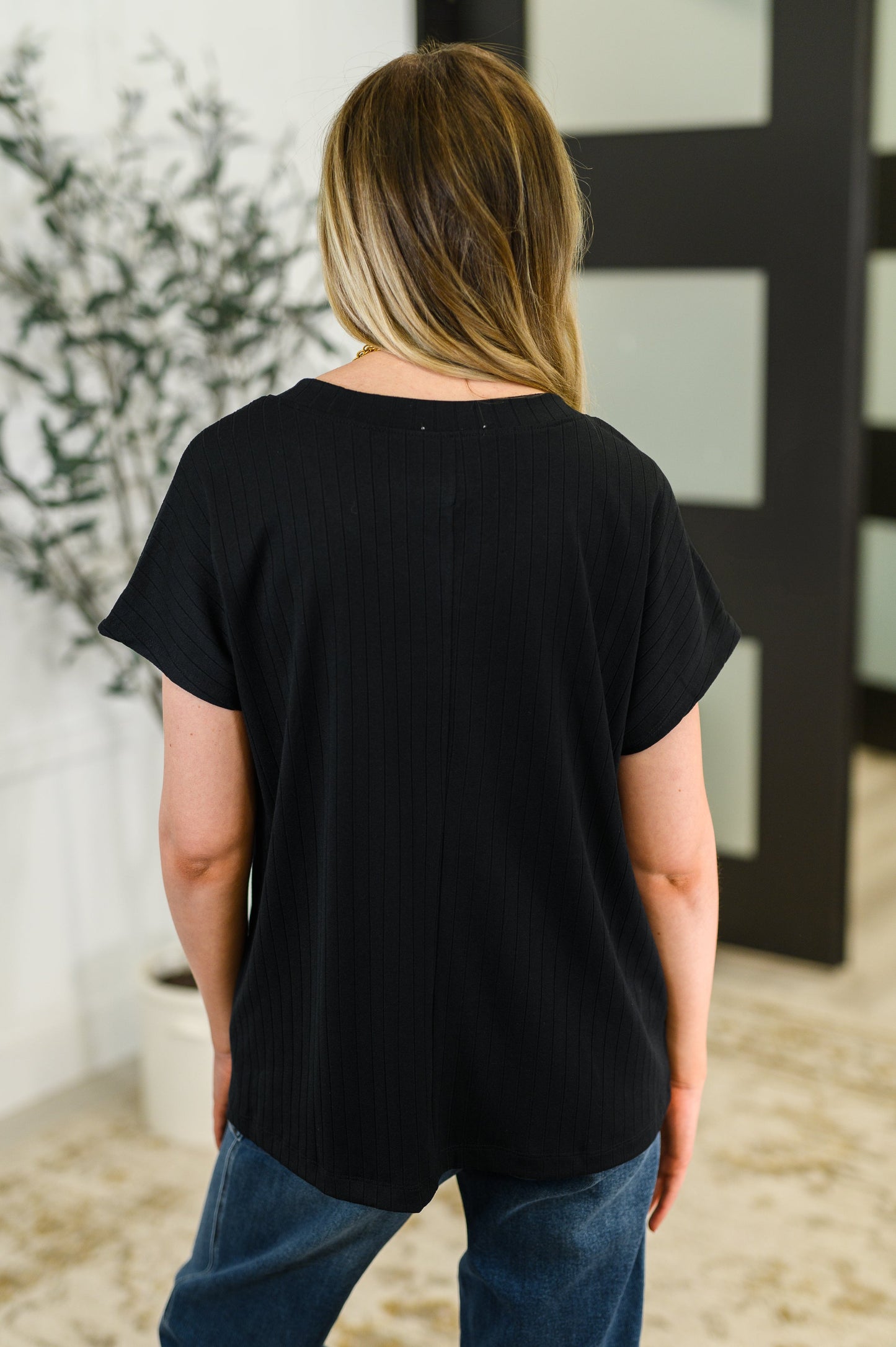 Top Shelf Basic V - Neck Ribbed Tee in Black – Womens | Shannon’s Chique Boutique