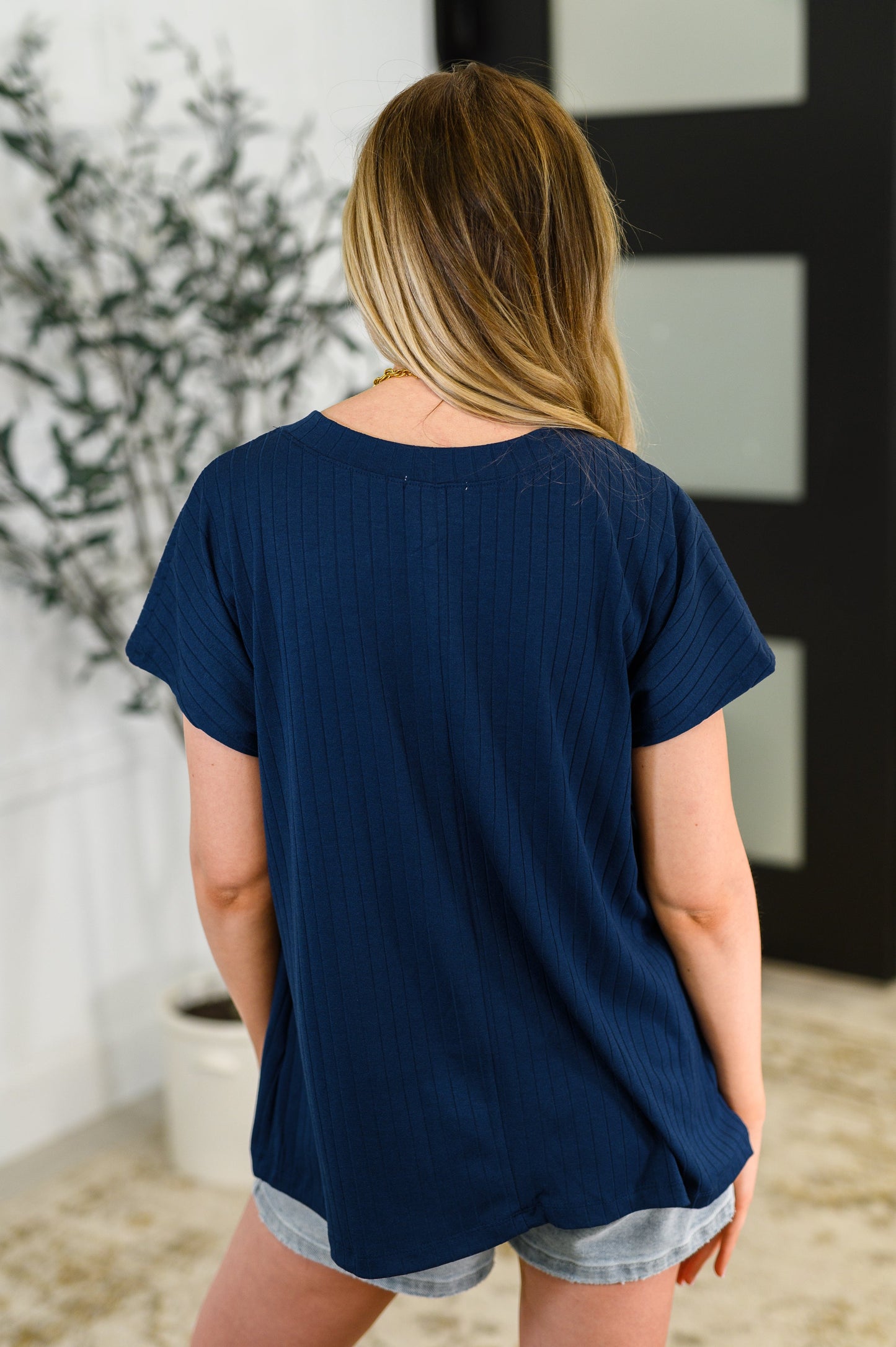 Top Shelf Basic V-Neck Ribbed Tee in Navy - - Womens
