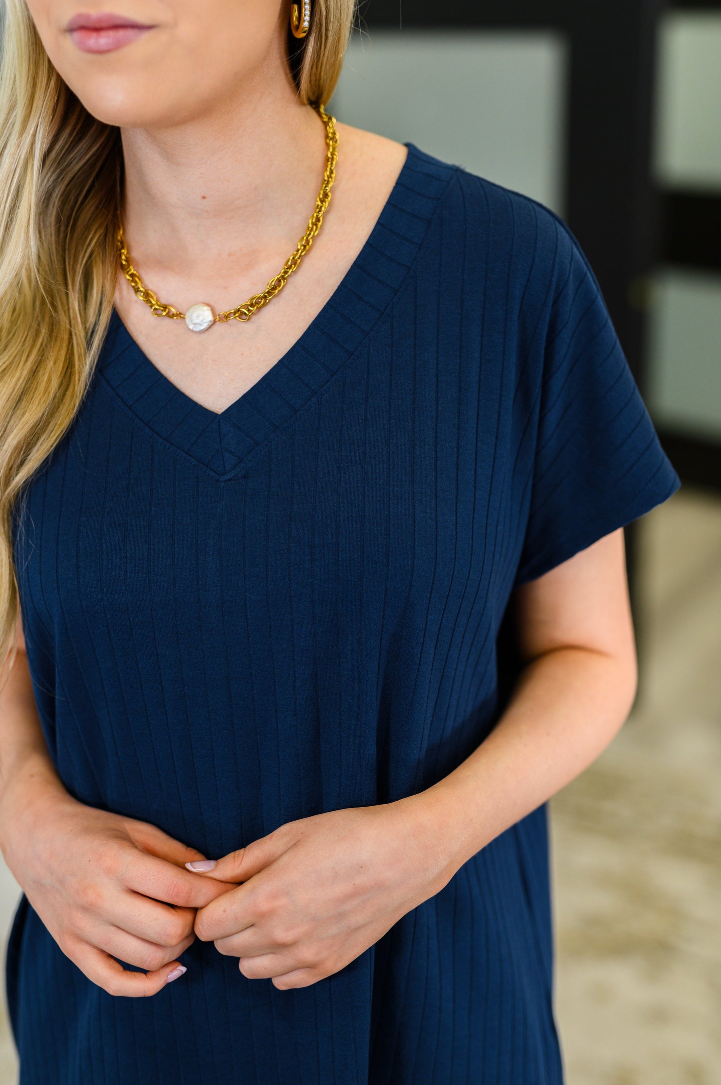 Top Shelf Basic V-Neck Ribbed Tee in Navy - - Womens