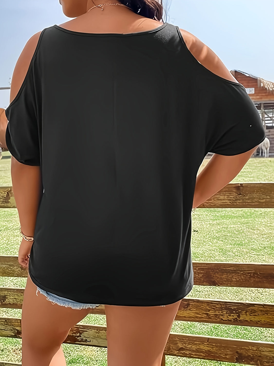 Plus Size Skeleton Graphic Round Neck Cold Shoulder T-Shirt - -