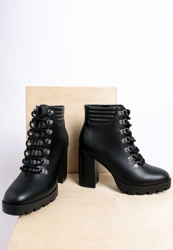 Black lace-up ankle boots with chunky heel and padded collar, made of faux leather.