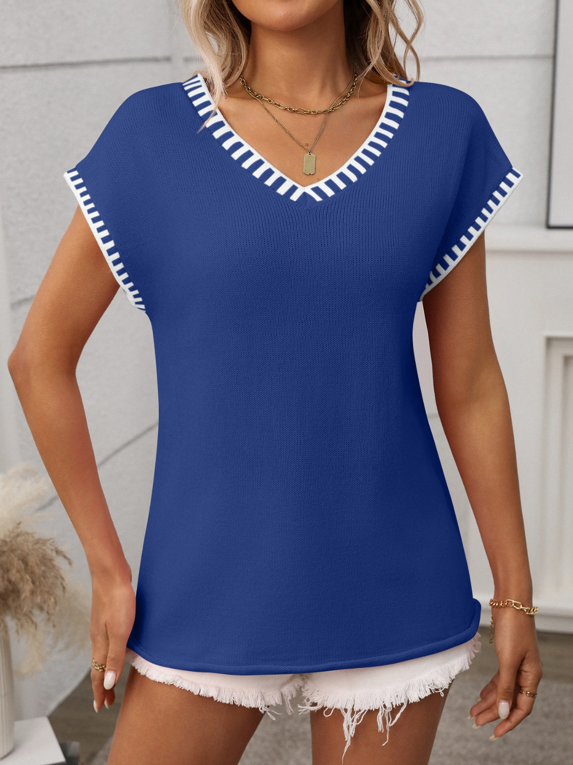 Contrast Trim V-Neck Short Sleeve Knit Top - -