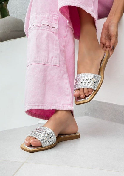 GIA SUMMER SANDALS WITH STUDS - FLATS - -