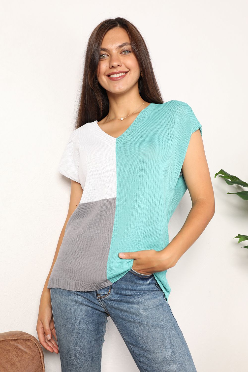 Color Block V-Neck Knit Top - -