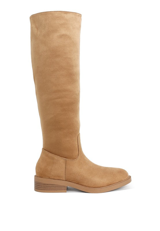 Tan knee-high boot with low heel, made of soft suede for a smooth and stylish finish.