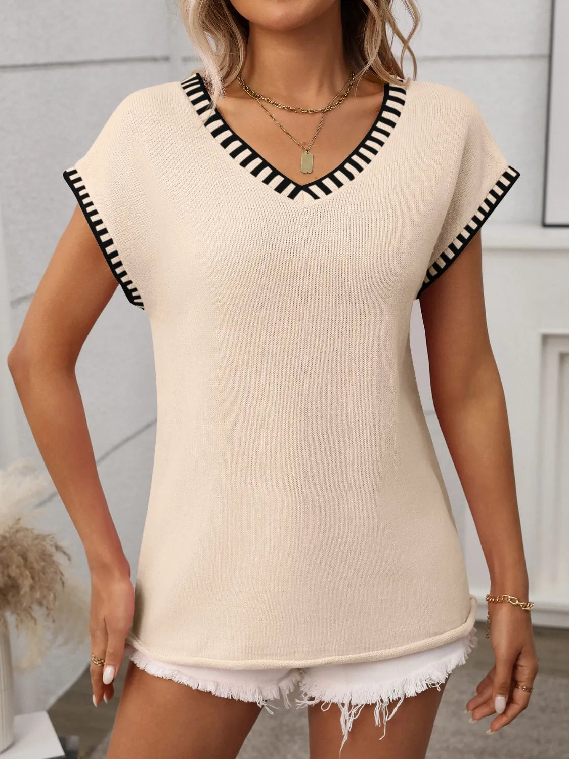 Contrast Trim V-Neck Knit Top - -