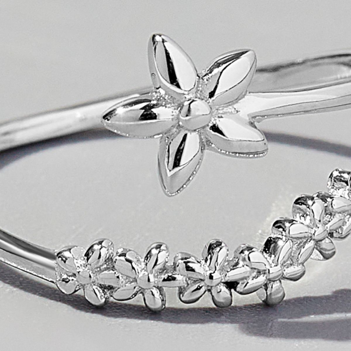 925 Sterling Silver Flower Ring - -