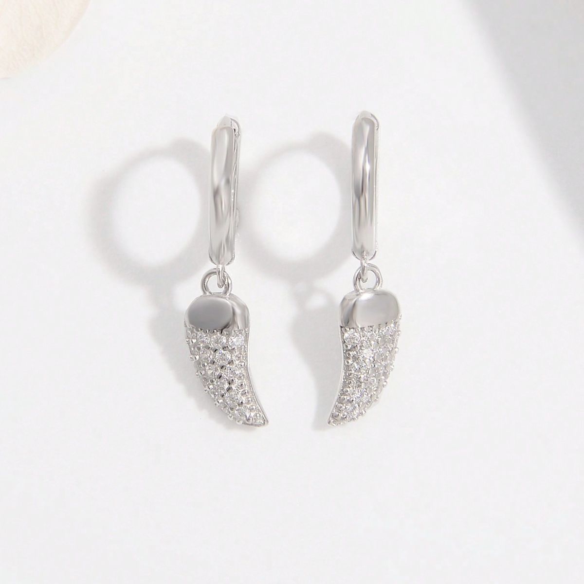 925 Sterling Silver Zircon Chili Shape Earrings - -