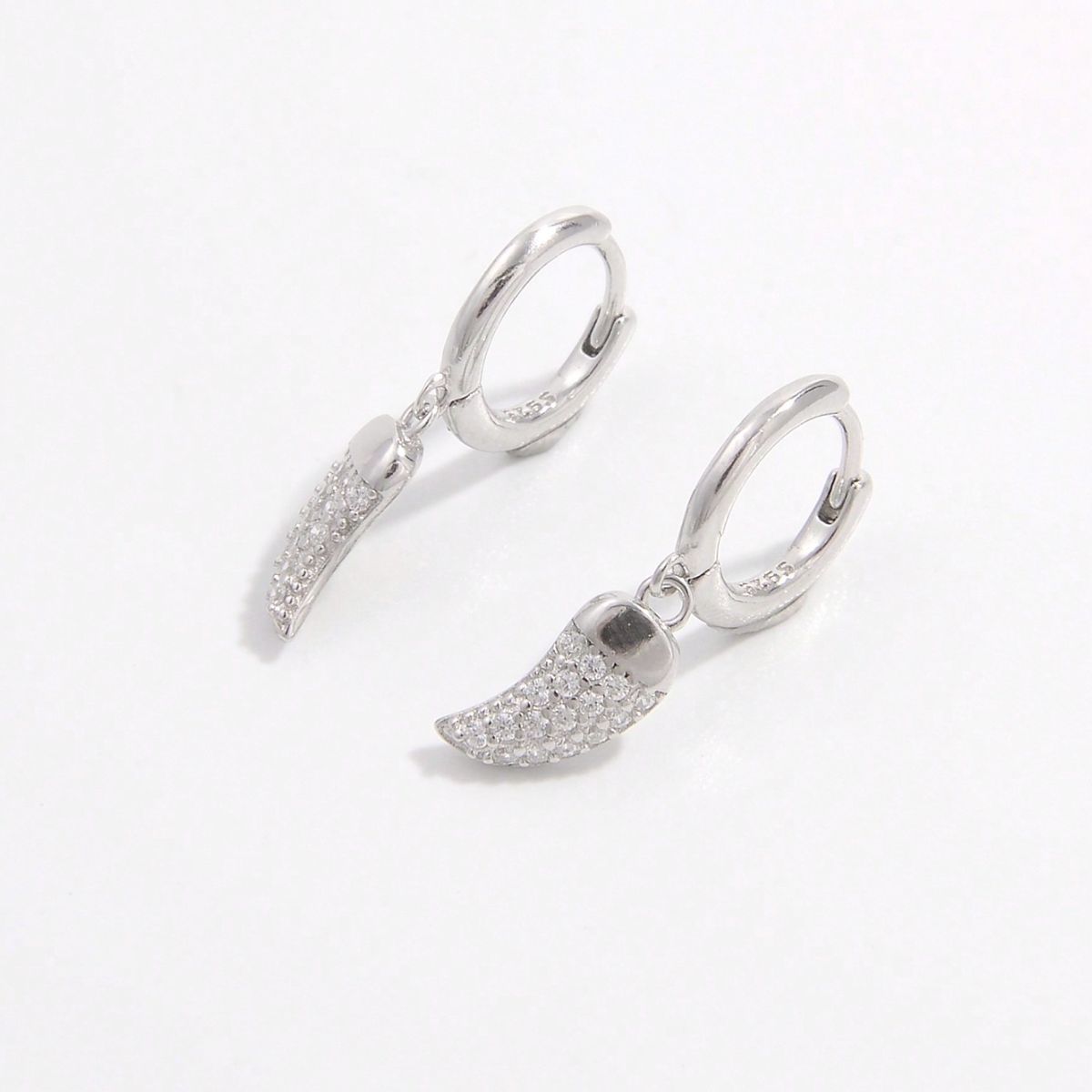 925 Sterling Silver Zircon Chili Shape Earrings - -
