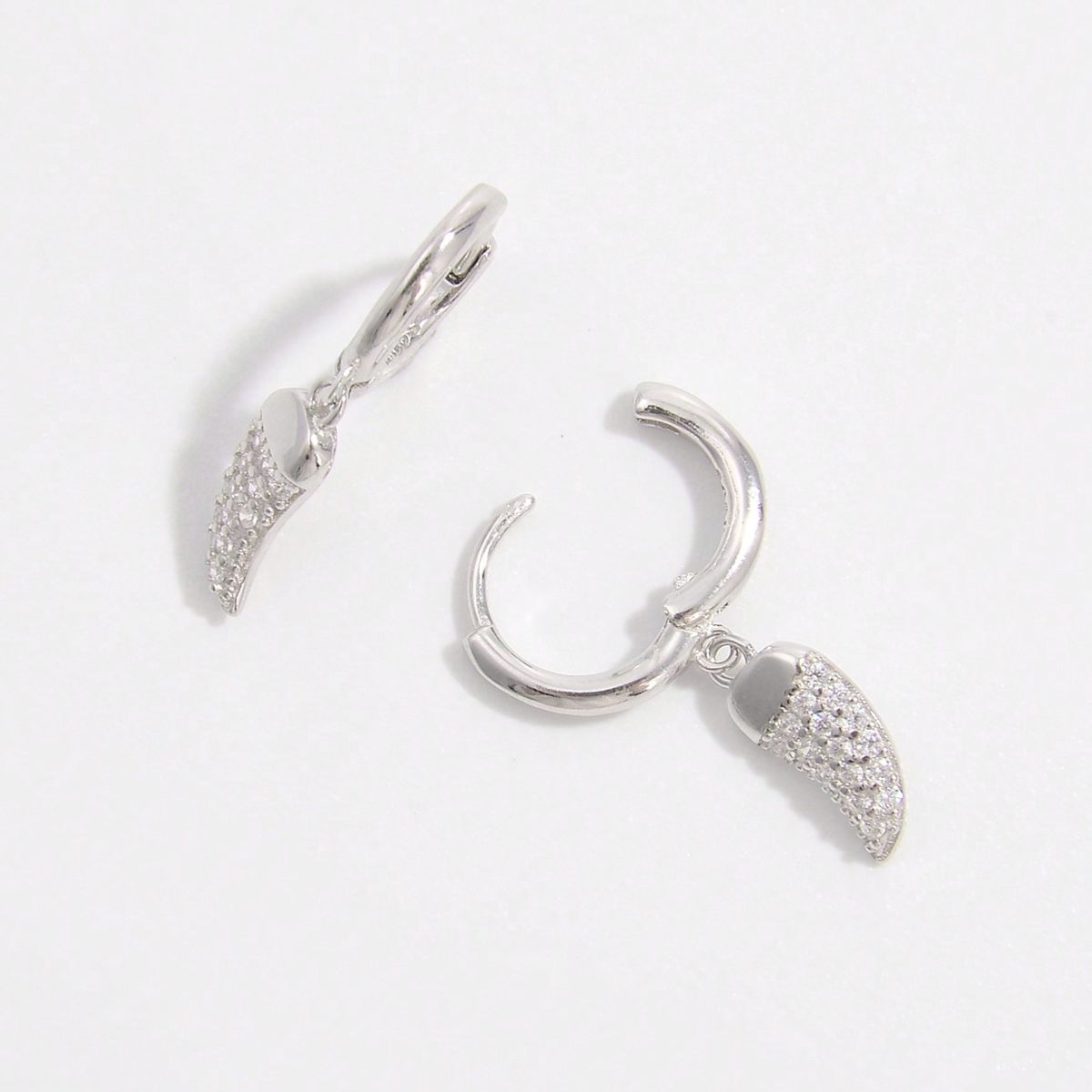 925 Sterling Silver Zircon Chili Shape Earrings - -