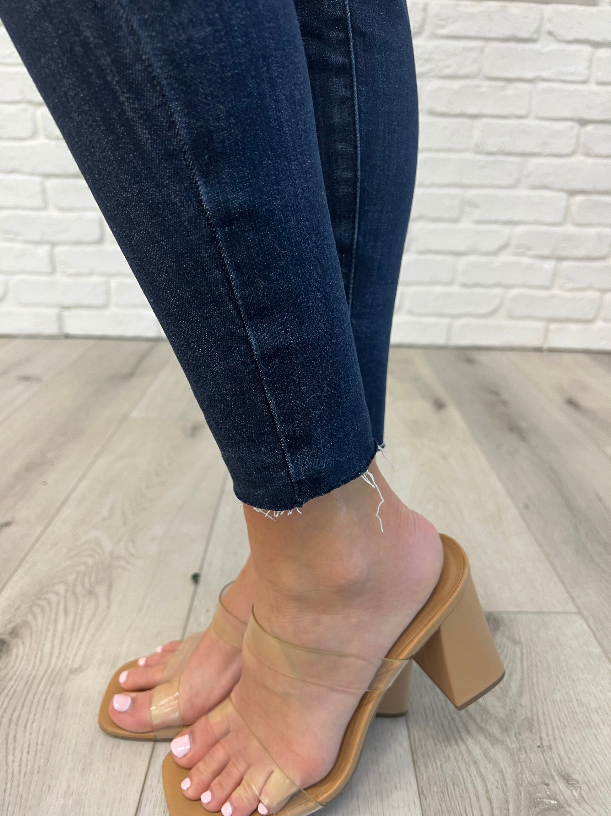 Fallon Mid Rise Adjustable Waist Raw Hem Skinny Jeans – Womens | Shannon’s Chique Boutique