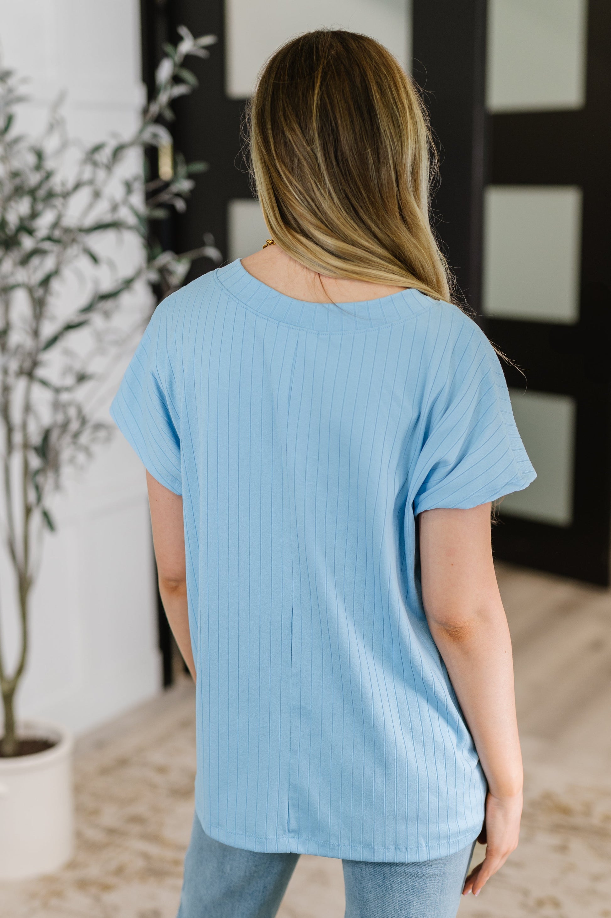 Top Shelf Basic V-Neck Ribbed Tee in Sky Blue - - Womens