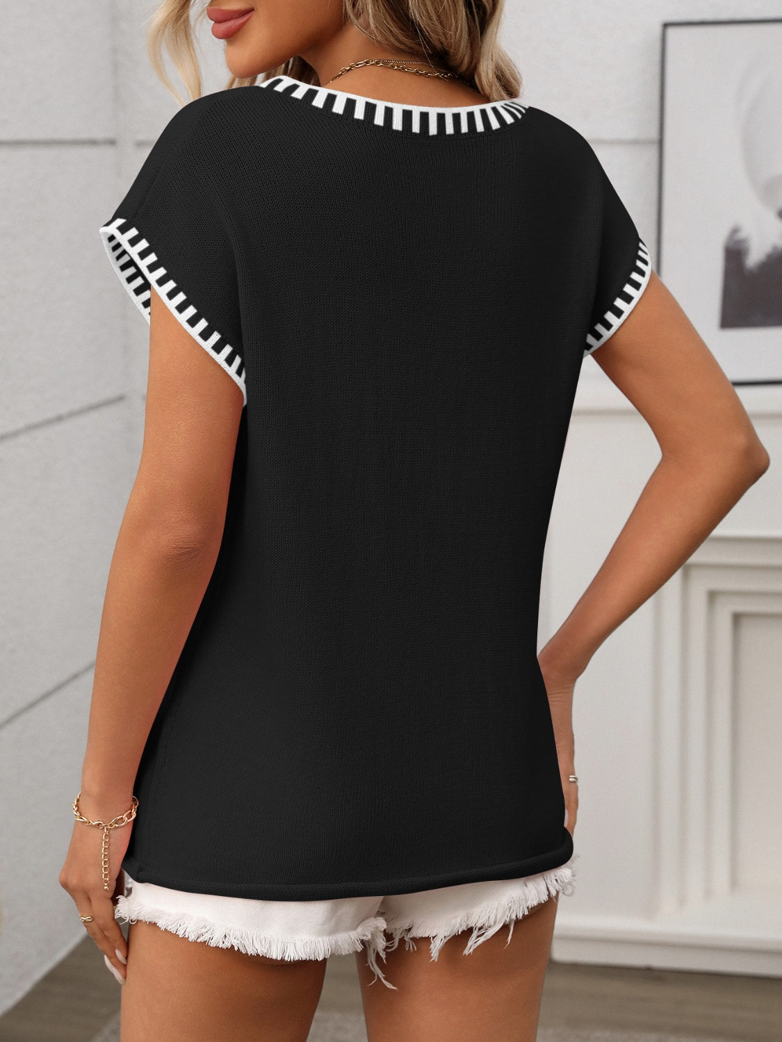 Contrast Trim V-Neck Short Sleeve Knit Top - -