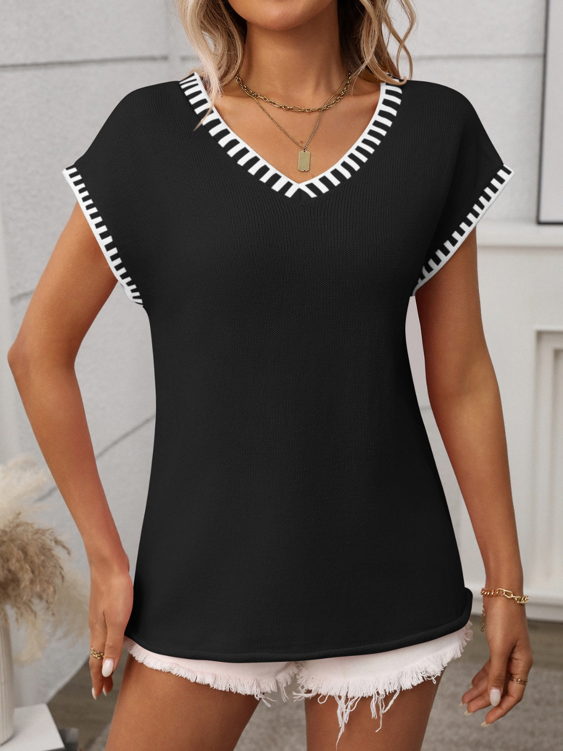 Contrast Trim V-Neck Short Sleeve Knit Top - -