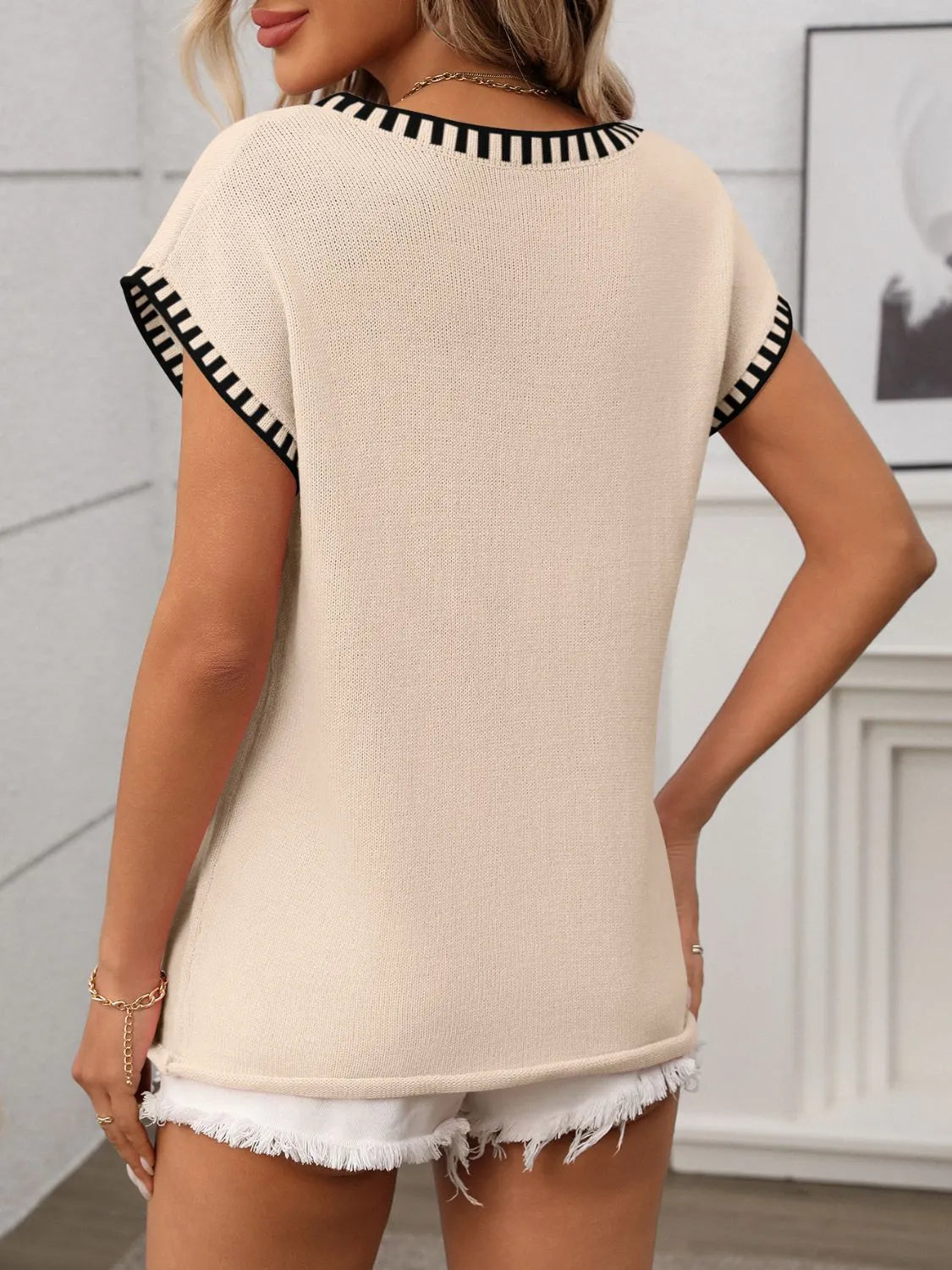 Contrast Trim V-Neck Knit Top - -