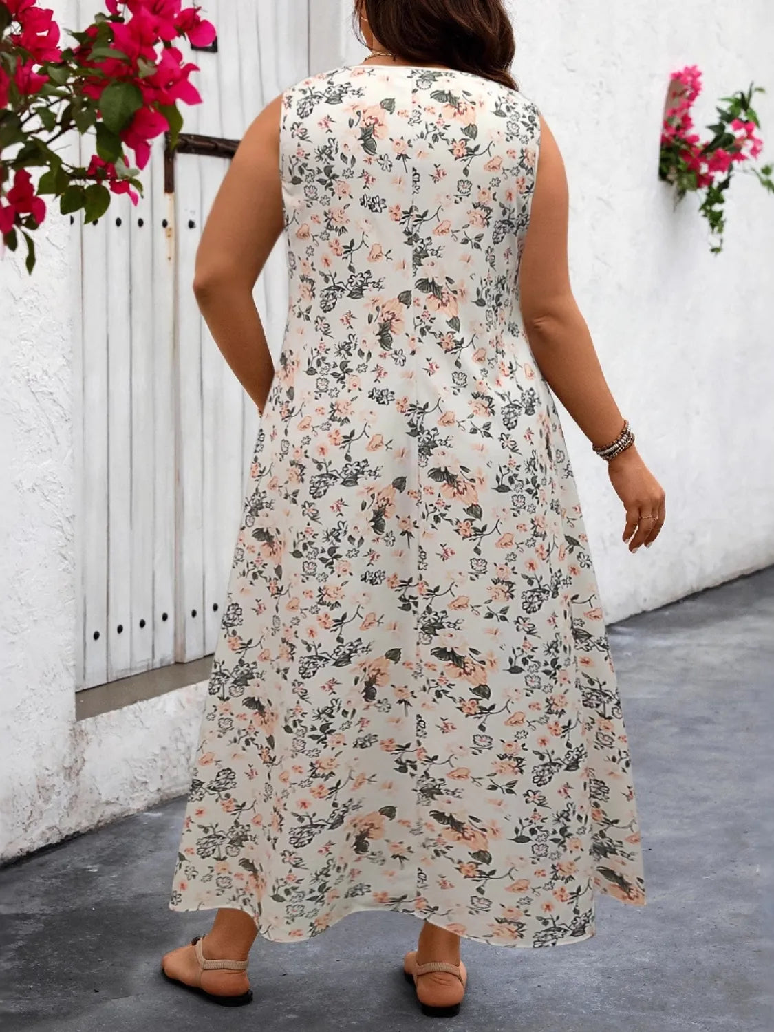 Pretty Chique Boutique Dress – Plus Size Floral Tank Dress with Pockets - -